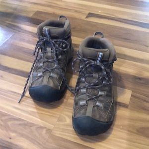 Women’s Keen hiking boots